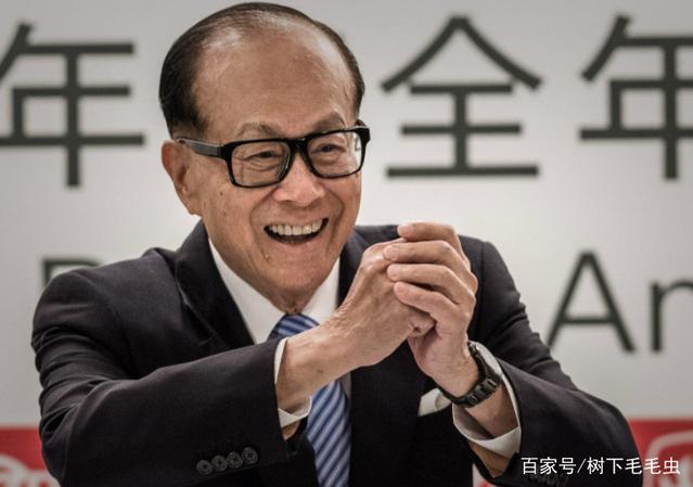 李嘉诚昨天刚退休,支持者今日花百万占领香港报纸头版祝贺他荣休